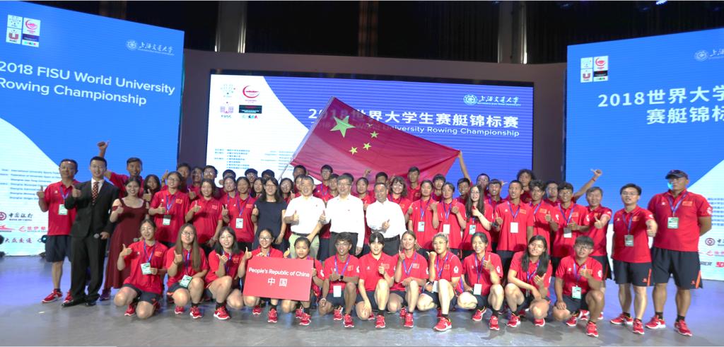 点击查看大图 中国大学生体育协会、中国赛艇协会领导与中国队合影